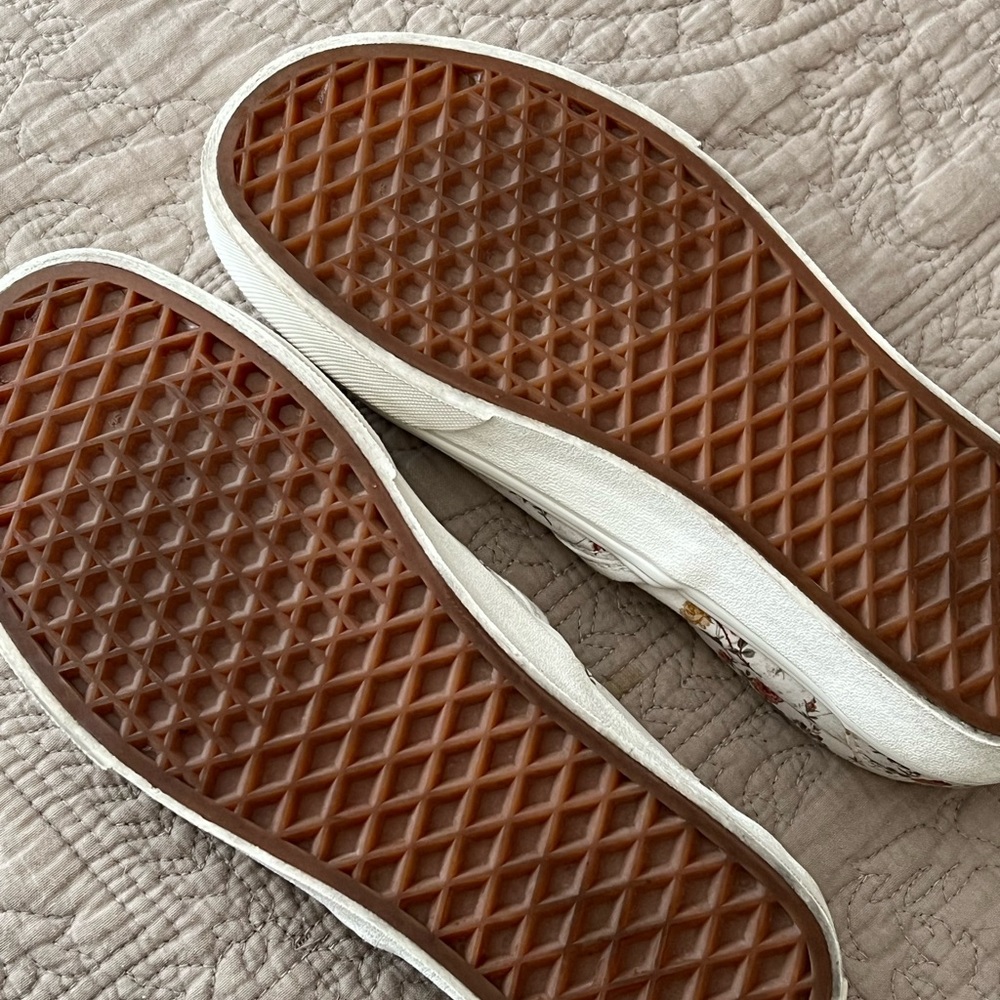 Vans - Picture 6 of 8